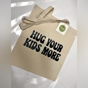 NWT ⚜️🖤⚜️ “Hug your kids more” shopping tote bag all fabric